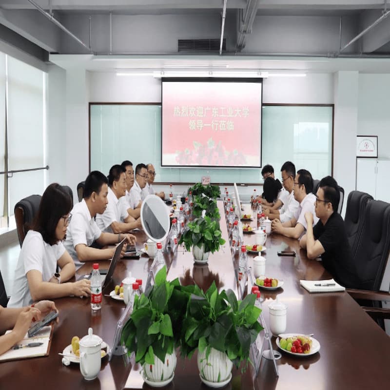 Se ha creado una base de formación para graduados entre la Universidad Tecnológica de Guangdong y el Grupo Tecnológico Jianyuanda